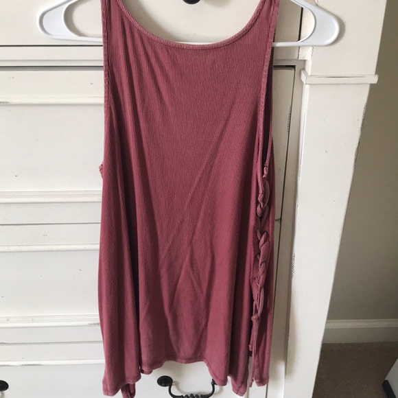 Side lace up tank top - Picture 2 of 5
